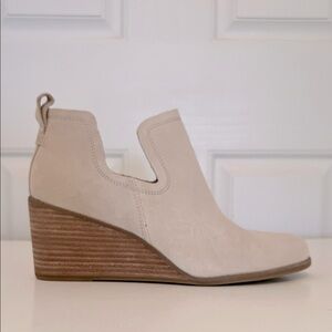 TOMS Kallie Sahara Suede Wedge Bootie Size 10